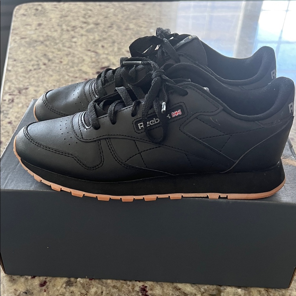 Reebok Men's Black and Tan Sneakers